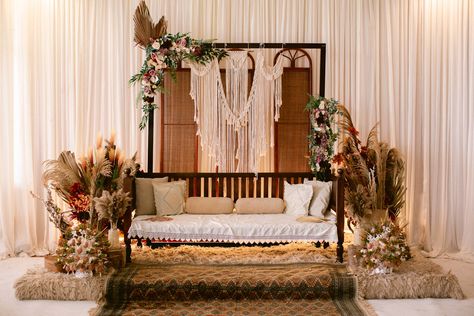 Pelamin Minimalist Outdoor, Klasik Melayu Wedding Pelamin, Pelamin Tunang Simple Klasik, Pelamin Tema Klasik, Pelamin Klasik Tradisional Melayu, Malay Wedding Pelamin Rustic, Pelamin Minimalist, Hiasan Pentas, Pelamin Rustic