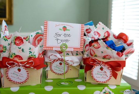 Strawberry Theme Party, Strawberry Birthday Party, First Birthday Party Favor, Pink Lemonade Party, Clever Packaging, First Birthday Favors, Strawberry Theme, Berry First Birthday, Birthday Picnic