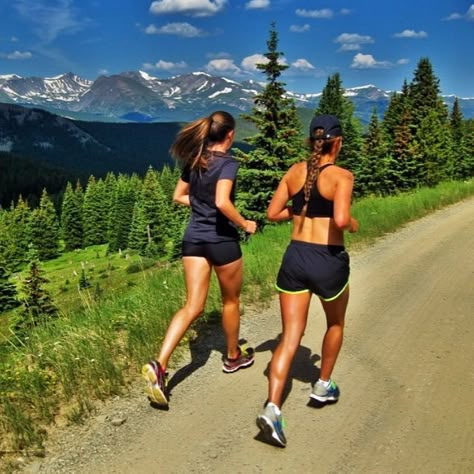 Friend Workout, Running Inspiration, Women Running, Workout Tips, Fitness Models Female, Running Workout, Beach Volleyball, Sport Motivation, Marathon Training