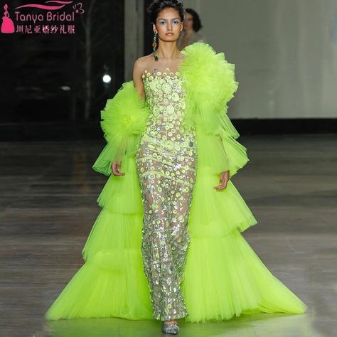 Couture Ss23, Spring 2023 Couture, Fashion 1920s, 2023 Couture, Tulle Cape, Georges Chakra, 90s Runway Fashion, Performance Outfits, Green Tulle