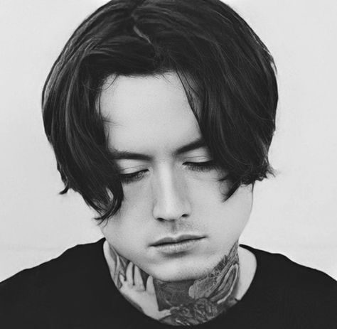 Sebastian Hair, Tatto Boys, Noah Sebastian, Band Pictures, Emo Boys, Music Love, Male Beauty, Rock Bands, Photography Inspiration