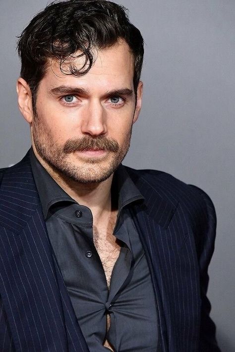 Henry Cavill moustache 2 Popular Beard Styles, Beards And Mustaches, Stubble Beard, Moustaches Men, Mustache Styles, Mustache Men, Corte De Cabelo Masculino, Henry Cavill, Hollywood Actor