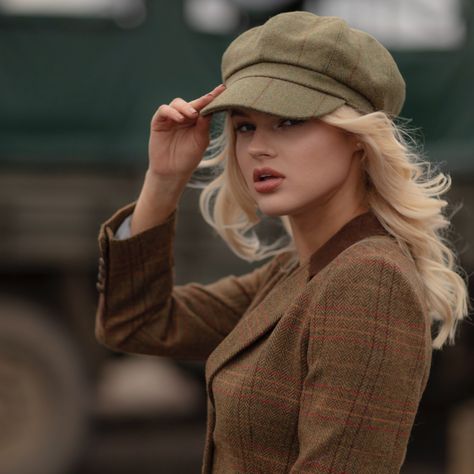 All dressed up in tweed.  Our bakerboy hat is the perfect accompaniment to a country outfit.  Quality mixed with trend driven style.… Bakerboy Hat Outfit, Bakerboy Hat, Country Outfit, Newsboy Hat, Street Smart, News Boy Hat, Outfits With Hats, Country Outfits, Blonde Girl