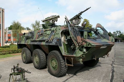 Armee de Terre | TPz &quot; Fuchs&quot; / Bundeswehr Ausfü ... Armored Personnel Carrier, Armoured Personnel Carrier, Military Gear Tactical, Star Wars Vehicles, Military Hardware, Army Vehicles, All Countries, Military Gear, Tanks Military