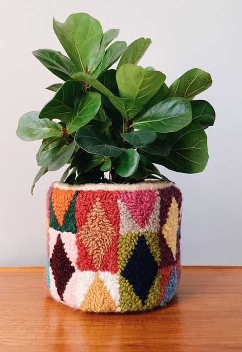 Punch Needle Plant Pot, Tufting Art Ideas, Punch Needle Rugs Ideas, Punch Needle Art Ideas, Punch Needle Ideas Projects, Punchneedle Ideas, Rug Tufting Ideas, Punch Needle Ideas, Punch Needle Designs