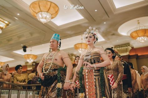 Le Motion Photo: Kania & Restama Javanese Wedding at Puri Begawan Bogor Motion Photo, Javanese Wedding, Got Married, Getting Married, Motion, Indonesia