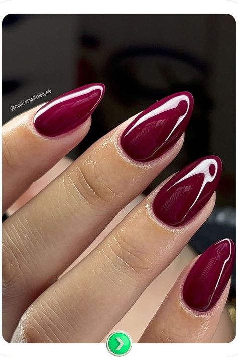 Sleek maroon nails with abstract white swirls showcase contemporary holiday chic. This design blends bold colors with subtle details for an elegant seasonal look. Simple Christmas Nail Ideas, Simple Christmas Nail Designs, Simple Christmas Nail, Christmas Nail Ideas, Maroon Nails, Christmas Nails Easy, Christmas Nail Designs, Christmas Nail, Holiday Looks