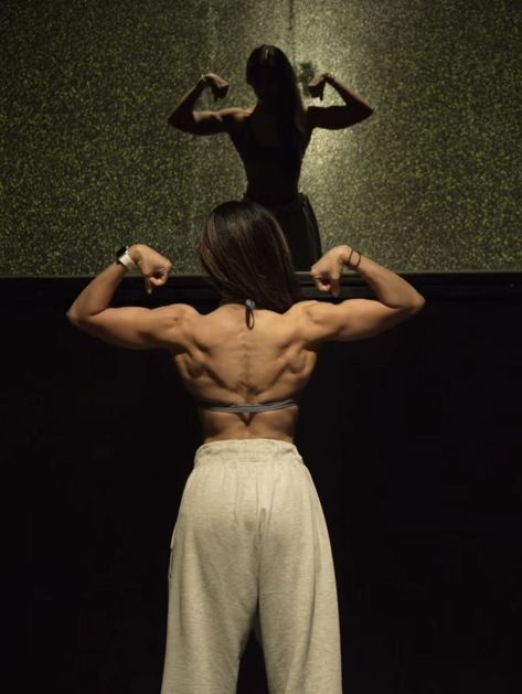 Pamela Reif Workout Plan, Muscular Back, Fitness Vision Board, Women Workout, Fitness Inspiration Body, Gym Inspiration, Muscle Girls, Workout Aesthetic, Body Inspiration