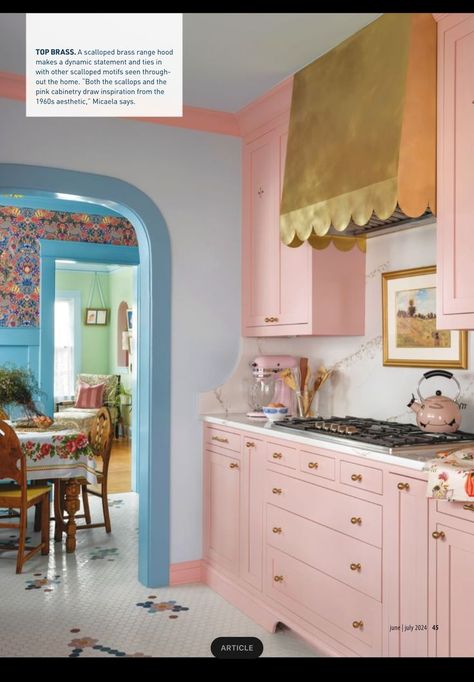 Eclectic Homes, Amazing Homes, English Room, Charming Kitchen, Design Remodel, Sky Design, Home Magazine, Pink Kitchen, Decoration Inspiration