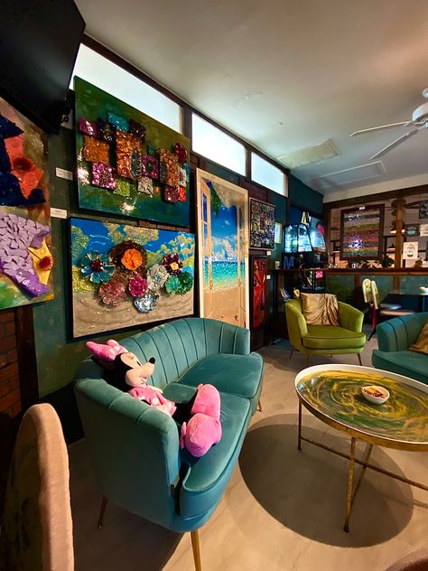 art cafe aesthetic decor wall interior design coffee shop Art Gallery Cafe Interiors, Art Gallery Coffee Shop, Coffee Shop Interior Design Cozy, Art Gallery Cafe, Tattoo Shop Decor, Gallery Cafe, Speciality Coffee Shop, Coffee Shop Interior Design, Apartment Living Room Design