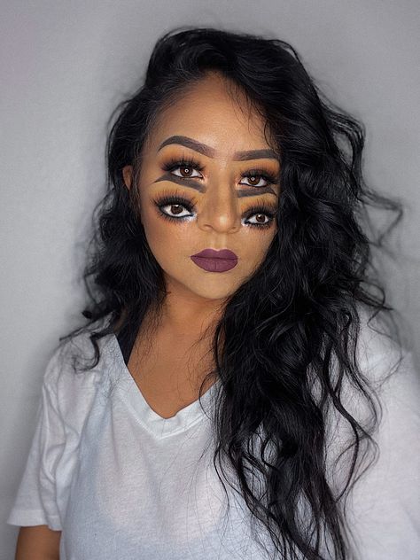 Halloween makeup by @gigi2191 Multiple eyes makeup Multiple Eyes Makeup, Kali Uchis Makeup, Draw Cat Eyes, Multiple Eyes, Draw Cat, Makeup For Halloween, 2020 Makeup, Halloween Eye Makeup, Cat Eye Makeup