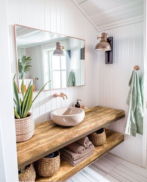 Laundry room with sink