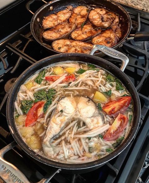 Sweet and Sour Fish Soup and Caramelized Fish ↔️Canh Chua, Cá Kho Tộ ! 📷@maivietchef 📚"Canh chua” (literally "sour soup") is indigenous to… Sour Fish Soup, Sweet And Sour Fish, Canh Chua, Easy Cook, Fish Soup, Sour Soup, Asian Foods, Sweet And Sour, Easy Cooking