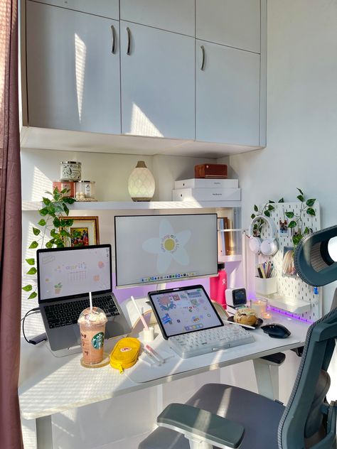 Work Set Up Aesthetic, Standing Desk Aesthetic White, Aesthetic Workspace Home Office, Mac Desk Setup Aesthetic, Desktop Set Up, Modern Home Entrance, Finds Aesthetic, Modern Entry Doors, Desk Aesthetic