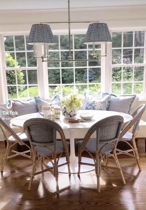 Estilo Charleston, Casa Casuarina, Banquette Ideas, Sunroom Dining, Dining Room Bench Seating, Kitchen Banquette, Morning Room, Banquette Seating, Dining Nook