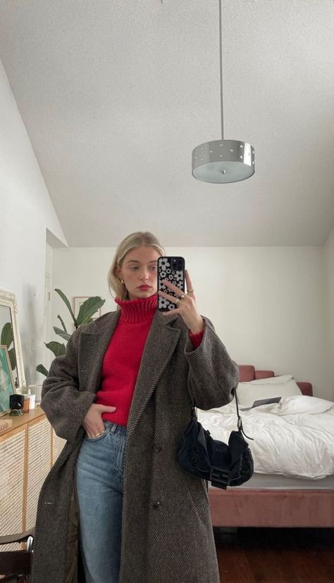 @briidgetbrown #fashion #aesthetic #2023 Winter Europe Outfits, Red Sweater Outfit, Stylish In Winter, Nyc Winter Outfits, How To Have Style, Nyc Winter, Look Adidas, Canadian Winter, Estilo Indie