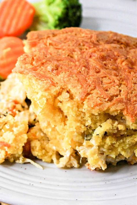 This easy cornbread casserole with shredded chicken can be made with Jiffy corn muffin mix or homemade. Add a Mexican kick with diced chiles Casserole With Shredded Chicken, Easy Cornbread Casserole, Chicken Cornbread Casserole, Quick Casserole Recipes, Chili Cornbread Casserole, Easy Cornbread, Chicken Cornbread, Corn Muffin, Mexican Shredded Chicken