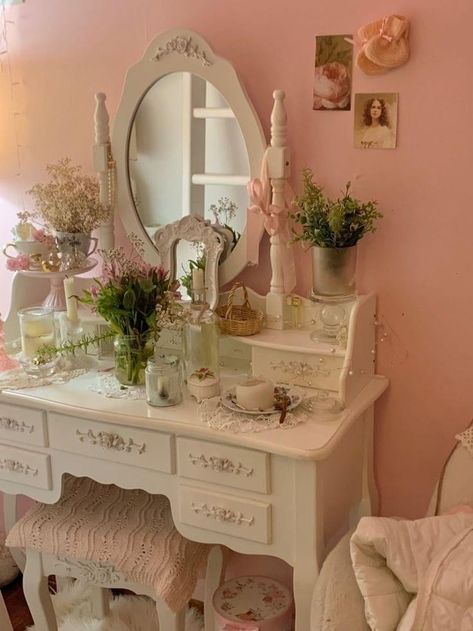 Thrifted Victorian Decor, Vintage Vanity Aesthetic Bedroom, Cottagecore Pink Room, Cockette Bedroom, Cottage Core Pink Bedroom, Different Types Of Room Aesthetics, Cochette Core, Pink Academia Room, Pink Vintage Aesthetic Room