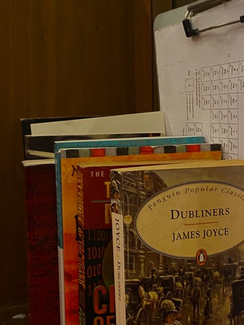 James joyce dubliners old classic book aesthetic library dark academia Old Classic Books Aesthetic, James Joyce Dubliners, Joyce Aesthetic, Dubliners James Joyce, James Joyce Books, Library Dark Academia, Dublin Aesthetic, Nicole Core, Library Dark