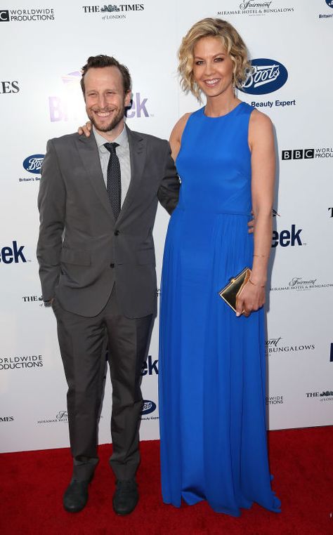 Bodhi and Jenna Elfman  An Ode to the Female Celebs Who Are Taller Than Their Boyfriends and Husbands Tall Woman Short Man Couples, Tall Woman Short Man, Tall Bride, Taller Girlfriend, Jenna Elfman, Tall And Short, Odd Couples, Short Men, Bride Photo