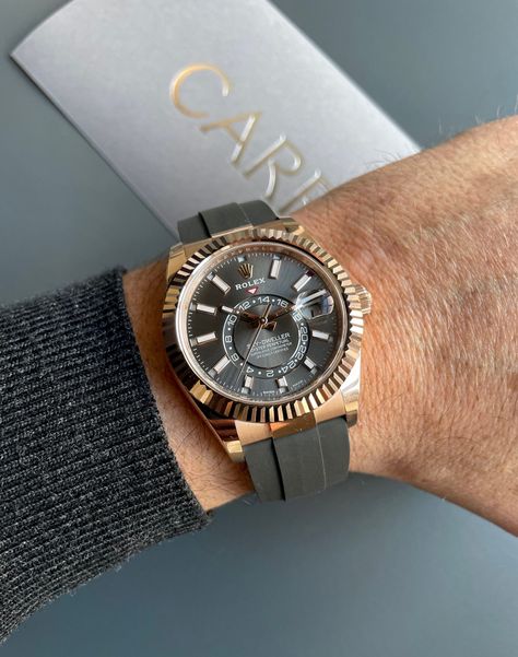 Rolex Sky Dweller Gold, Rolex Sky Dweller, Billionaire Aesthetic, Funny Watch, Sky Dweller, Gold Rolex, Stylish Men Casual, Wrist Game, Big Diamond