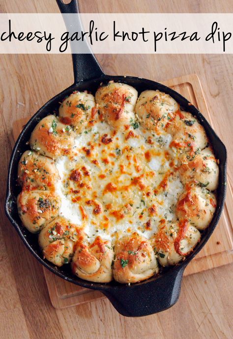 Cheesy Garlic Knot Pizza Dip Garlic Knot Pizza, White Pizza Dip, Garlic Knot, Wallpaper Food, Skillet Pizza, Pizza Dip, Pizza Roll, Crescent Ring, Cast Iron Recipes