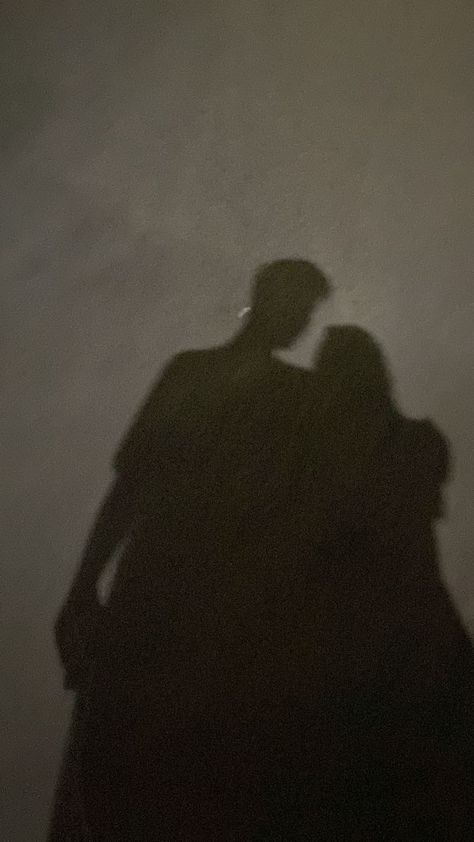 Couple Face Hidden Photos, Fake Boyfriend Pics, Couple Goal Picture, Snaps To Make A Guy Jealous, Fake Couple, Shadow Picture, Fake Bf, Couple Shadow, Couples Hidden Face Pics