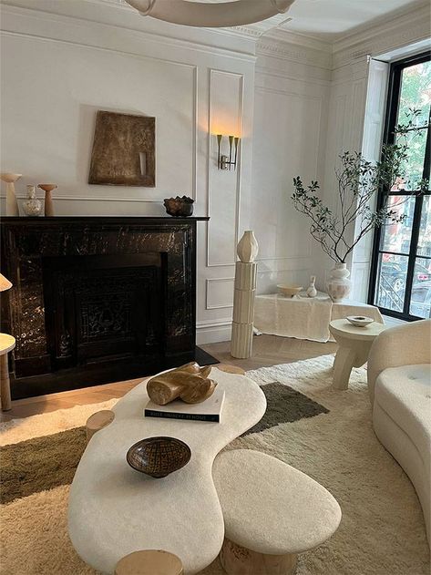 White Couch, Athena Calderone, Parisian Interior, Apartment Decor Inspiration, Dream House Interior, Apartment Inspiration, Living Room Inspo, A Living Room, Apartment Interior