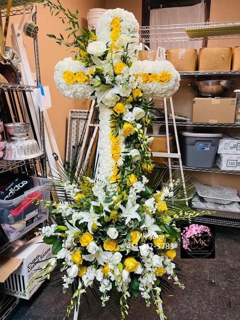 Church Altar Flower Arrangements, Cross Flower Arrangement, Altar Flower Arrangements, Church Altar, Altar Flowers, Spring Floral Arrangements, Grave Decorations, Church Flower Arrangements, Cemetery Flowers