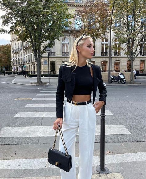 White Trousers Outfit Winter, Celine Belt Outfit, Trousers Outfit Winter, Paty Shein, White Trousers Outfit, Celine Outfit, Crop Top Outfit, Trousers Outfit, White Trousers