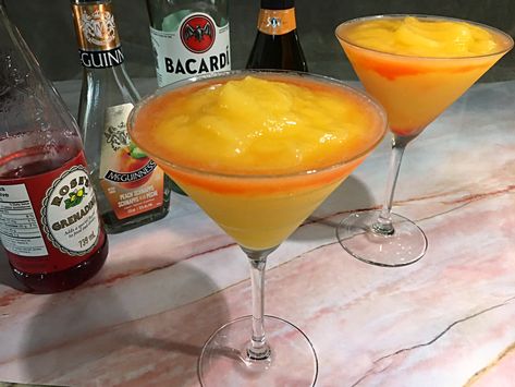 Peach Belinni Recipes, Cactus Club Bellini Recipe, Frozen Peach Bellini Recipe, Peach Bellini Recipe, Frozen Peach Bellini, Bellini Recipe, Prosecco Wine, Alcohol Beverages, Perfect Summer Drink