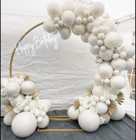 Circle Frame Balloon Garland, Bridal Balloon Garland, Birthday Ballons Decoration Ideas Simple, Neutral Party Decorations, Balloon Garland Wedding, Balloon Party Ideas, Balloon Lettering, Centerpiece Balloon, Circle Balloon Arch