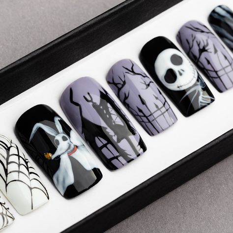 Nightmare before Christmas. Want to wear this set on Halloween? Order it ASAP. Send me a message.  Worldwide Shipping ✈️🌎 | Custom orders available 💅🏻 FREE Worldwide delivery on orders over $150 www.liliumnails.com 🛍  #nails #nail #fashion #style #pressonnails #halloween #halloweennails #beautiful #instagood #pretty #girl #nightmarebeforechristmas #stylish #sparkles #jackskellington #gliter #nailart #halloweenmakeup #opi #photooftheday #essie #unhas #preto #branco #fakenails #falsenails #hal Jack Nails Halloween, Jack Nails, Adorable Nails, Nightmare Before Christmas Nails, Nail Artwork, Nail Art Halloween, Best Press On Nails, Nail Designs Pictures, Christmas Manicure