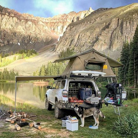 Yeah, this is how it's done.  Photo: @big_mountain312  #wemustgo #overlandingusa #labrak #overland #4runner #4x4 #camping #camplife #rooftoptent  #treadwright  #offroad #4runnernation #team4runner Check out these accounts!  @geoadventuregear  @relentlessfabrication  @labrak_roof_racks @adventuristlife @gater.supply.co @treadwright Camping 4runner, Camping With Dogs, Motorcycle Camping Gear, Off Road Camping, Jeep Camping, Kombi Home, Motorcycle Camping, Expedition Truck, Survival Kits