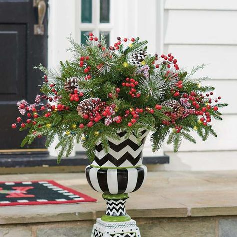 Geometric Black and White Urn with Pine Boughs #Christmas #urns #decorations #decorhomeideas Christmas Urns Front Porch, Diy Christmas Urns, Christmas Urns, Decorate Christmas, Christmas Bouquet, Retro Christmas Tree, Cool Christmas Trees, Grandin Road, Christmas Arrangements