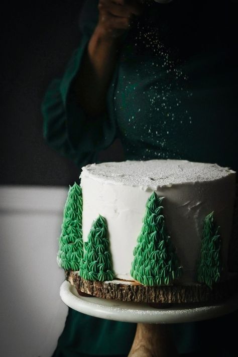 Christmas Tree Cake Ideas, Buttercream Trees, Tree Cake Ideas, Frosting Trees, Green Christmas Cake, Vanilla Cake Frosting, Gym Party, Christmas Cake Designs, Green Cake