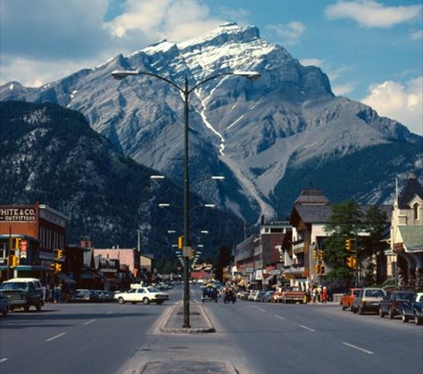 Montana Aesthetic, Opening A Coffee Shop, Plant Names, Small Town America, Small Town Life, Small Town Romance, Mountain Town, Canadian Rockies, Banff National Park