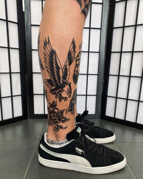 Black And White Linework Tattoo, Old School Flash Tattoo, Traditional Tattoo Leg Sleeve, Badger Tattoo, Calf Tattoo Ideas, Tattoo Perna, Traditional Tattoo Designs, Angel Tattoo Designs, Old School Tattoo Designs