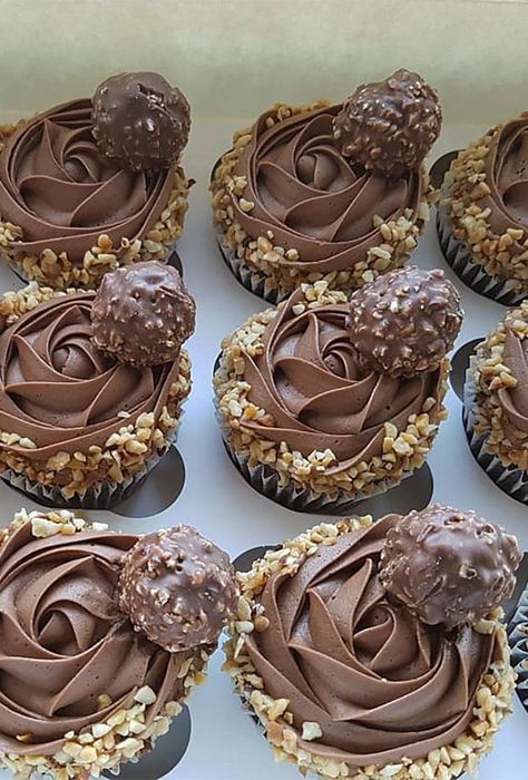 42 Chocolate Wedding Cupcake Ideas You Must See | Wedding Forward Creative Cupcake Recipes, Jumbo Cupcakes, Cupcake Decorating Tips, Fancy Cupcakes, Cupcakes Ideas, Chocolate Wedding, Cupcake Cake Designs, Chocolate Wedding Cake, Cupcake Flavors