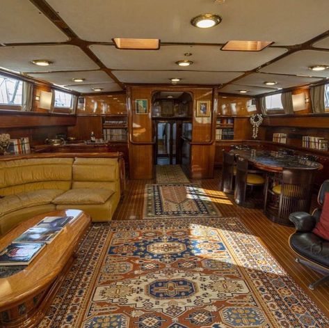 Wooden Boat Interior, Vintage Yacht Interior, House Boat Aesthetic, Boathouse Aesthetic, Houseboat Aesthetic, Vintage Sailing Aesthetic, Houseboat Living Interiors, Yatch Interiors, Sailboat House