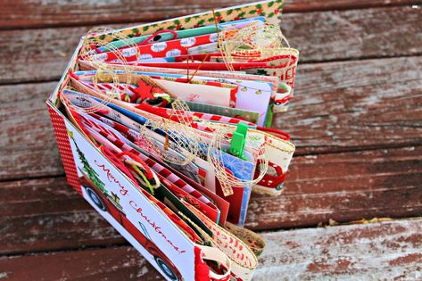 Christmas Card Junk Journal, December Daily Junk Journal, Christmas Junk Journal Ideas, Junk Journal Ideas Free Printable, Christmas Journal Ideas, Christmas Art Journal, Daily Scrapbook, Christmas Journaling, Junk Journal Christmas