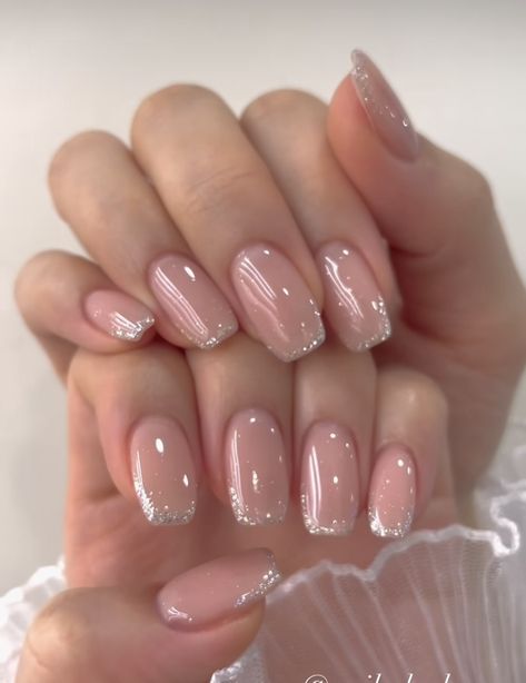 Nude Nails With Glitter, French Tip Nail Designs, Nude Nail Designs, Nagel Tips, Smink Inspiration, Casual Nails, Work Nails, Sparkle Nails, Neutral Nails