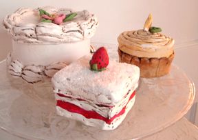 paper mache cakes... Paper Mache Food, Paper Cakes, Cafe Interiors, Eco Gift Wrapping, Felt Food Diy, Christmas Candies, Ceramic Food, Craft Clay, 8th Grade Art