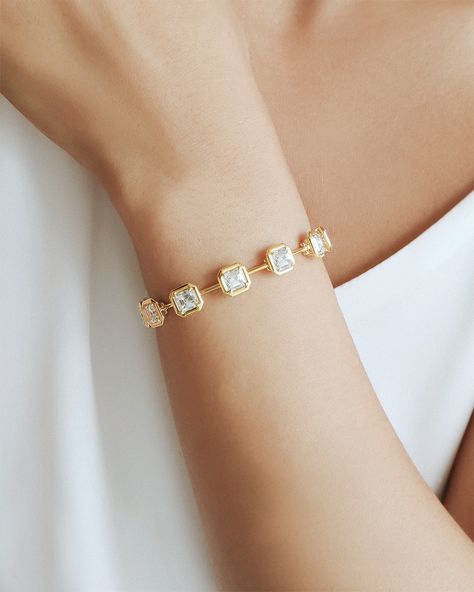 Simple Gold Bangle, Unique Diamond Wedding Rings, Beautiful Jewelry Diamonds, Bridal Jewels, Diamond Bracelet Design, Diamond Pendants Designs, Diamond Wedding Jewelry, Jewelry Set Design, Diamond Necklace Designs