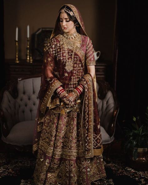 Royal Bridal Look Indian Rajasthani, Royal Wedding Look Indian, Royal Indian Bride Outfit, Royal Rajasthani Bride, Royal Bridal Look, Rajasthani Bride, Rajasthani Dress, Latest Bridal Lehenga, Wedding Lehenga Designs