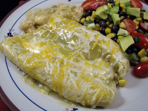 Easy Shrimp Enchiladas Verde Shrimp Enchiladas Recipes, Seafood Enchiladas, Enchiladas Recipes, Shrimp Enchiladas, Enchiladas Healthy, Kat Diy, Enchiladas Verdes, Green Enchilada Sauce, Healthy Shrimp