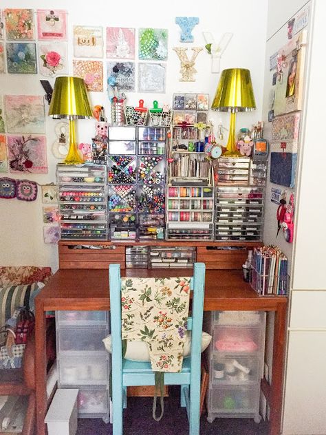 Do More With Less: Storage ideas: How I store my art supplies Art Supplies Organization, Teen Room Art, Girly House, Art Supply Storage, Desk Stuff, Art Studio Storage, Studio Storage, Crafting Room, Arts And Crafts Storage