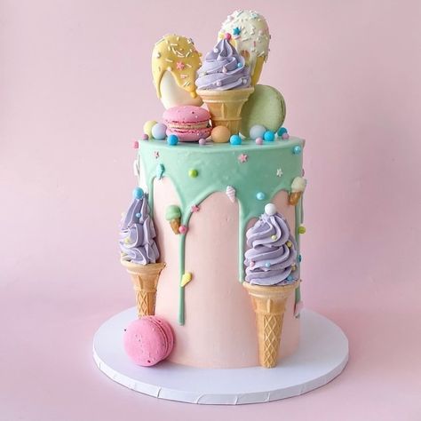 Ice Cream Theme Cake, Ice Cream Birthday Party Theme, Cake Popsicles, Ice Cream Birthday Cake, Candy Birthday Cakes, Pastel Cakes, Ice Cream Birthday Party, 3rd Birthday Cakes, Ice Cream Theme