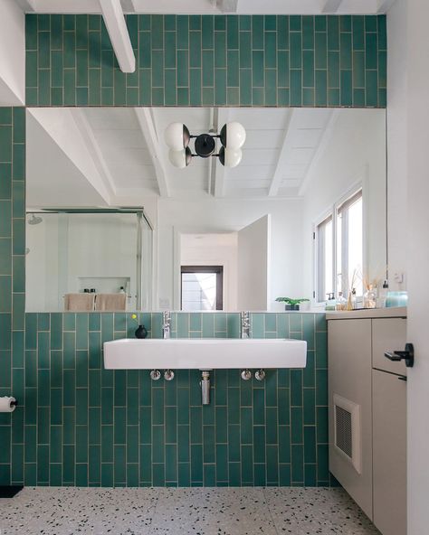 Cathy & Robin at Heath on Instagram: “Our latest favorite from @tilemakestheroom: our tile in KPFA Green, a classic ‘20s feel that’s fresh and modern at the same time. The KPFA…” Terrazzo Floor Bathroom, Terrazzo Floor Design, Bathroom Terrazzo, Terrazzo Bathroom, Modern Bathroom Renovations, Porcelain Tile Bathroom, Modern Bathroom Remodel, Mid Century Modern Bathroom, Bright Bathroom