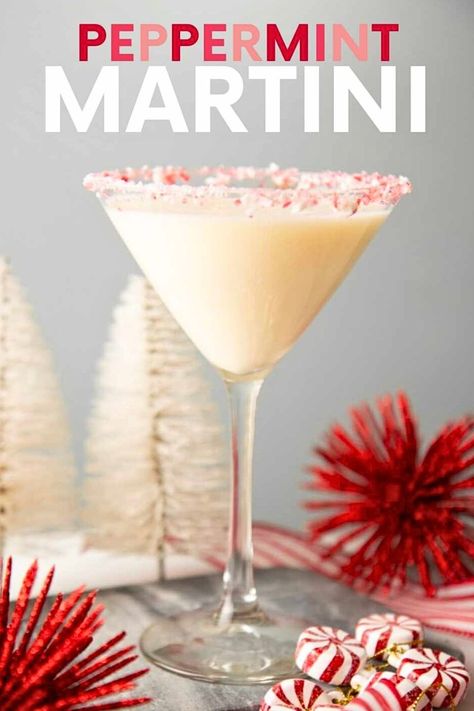 A Candy Cane Martini will beat the winter doldrums this holiday season. It’s simple to make and delights the eye as well as your taste buds! Peppermint Chocolate Martini Recipe, Peppermint Bark Martini, Candy Cane Martini, Peppermint Cocktail, Peppermint Mocha Creamer, Chocolate Martini Recipe, Peppermint Vodka, Peppermint Martini, Yummy Summer Drinks